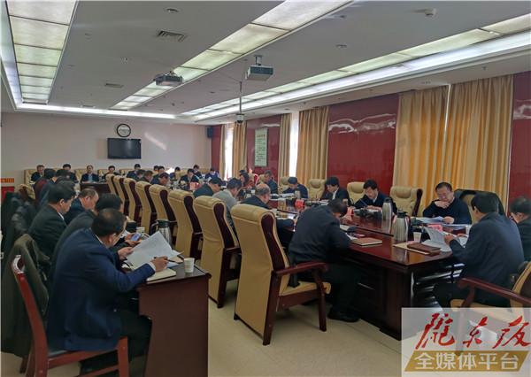 盧小亨主持召開慶陽(yáng)市政府黨組（擴(kuò)大）會(huì)議暨理論學(xué)習(xí)中心組學(xué)習(xí)會(huì)議 傳達(dá)學(xué)習(xí)習(xí)近平總書記重要講話精神 研究貫徹落實(shí)意見
