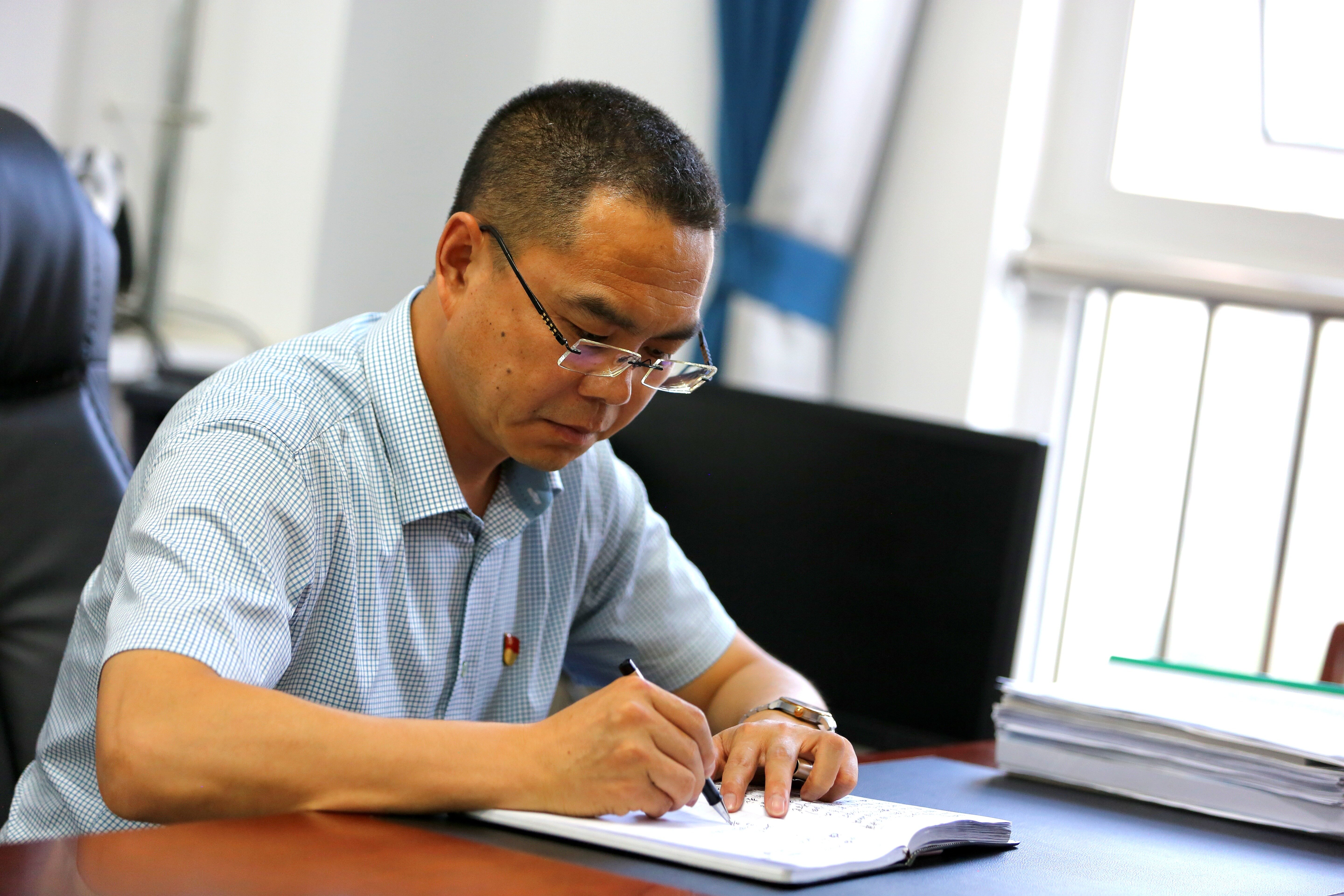 聚焦內(nèi)涵謀新篇 推動發(fā)展開新局——訪慶陽四中黨總支書記、校長齊建偉
