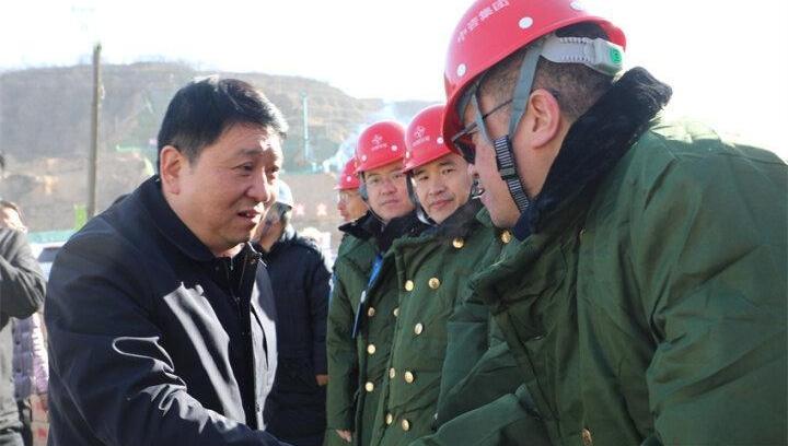 周繼軍看望慰問春節期間堅守一線的項目建設者