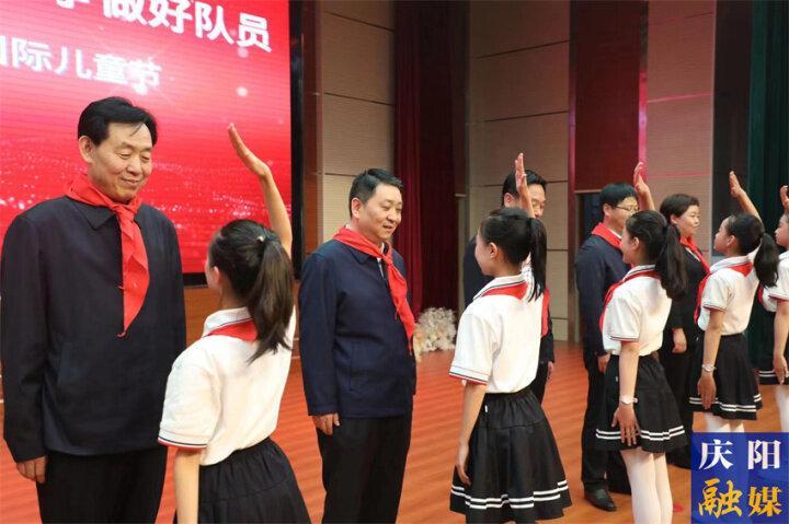 周繼軍在開展“六一”兒童節(jié)慰問和結對幫扶工作時強調 用心用情關愛少年兒童 共同托起慶陽的未來和希望