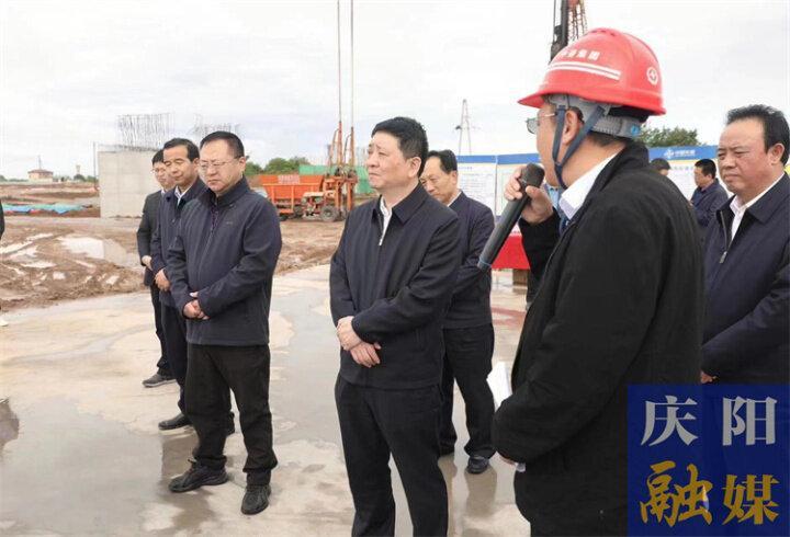 周繼軍在調研西合東繞城一級公路項目建設工作時強調 統(tǒng)籌協(xié)調調度強化要素保障高標準高效率高質量推進項目建設
