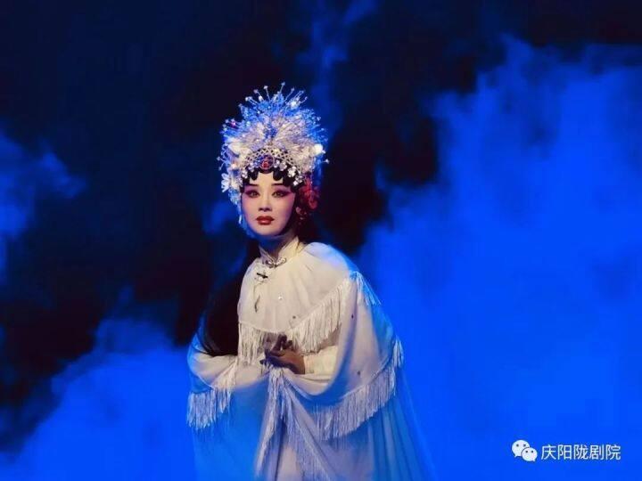 慶陽隴劇院優秀青年演員舒朵朵榮獲第六屆中國黃河流域戲劇紅梅大賽秦腔金獎榜首