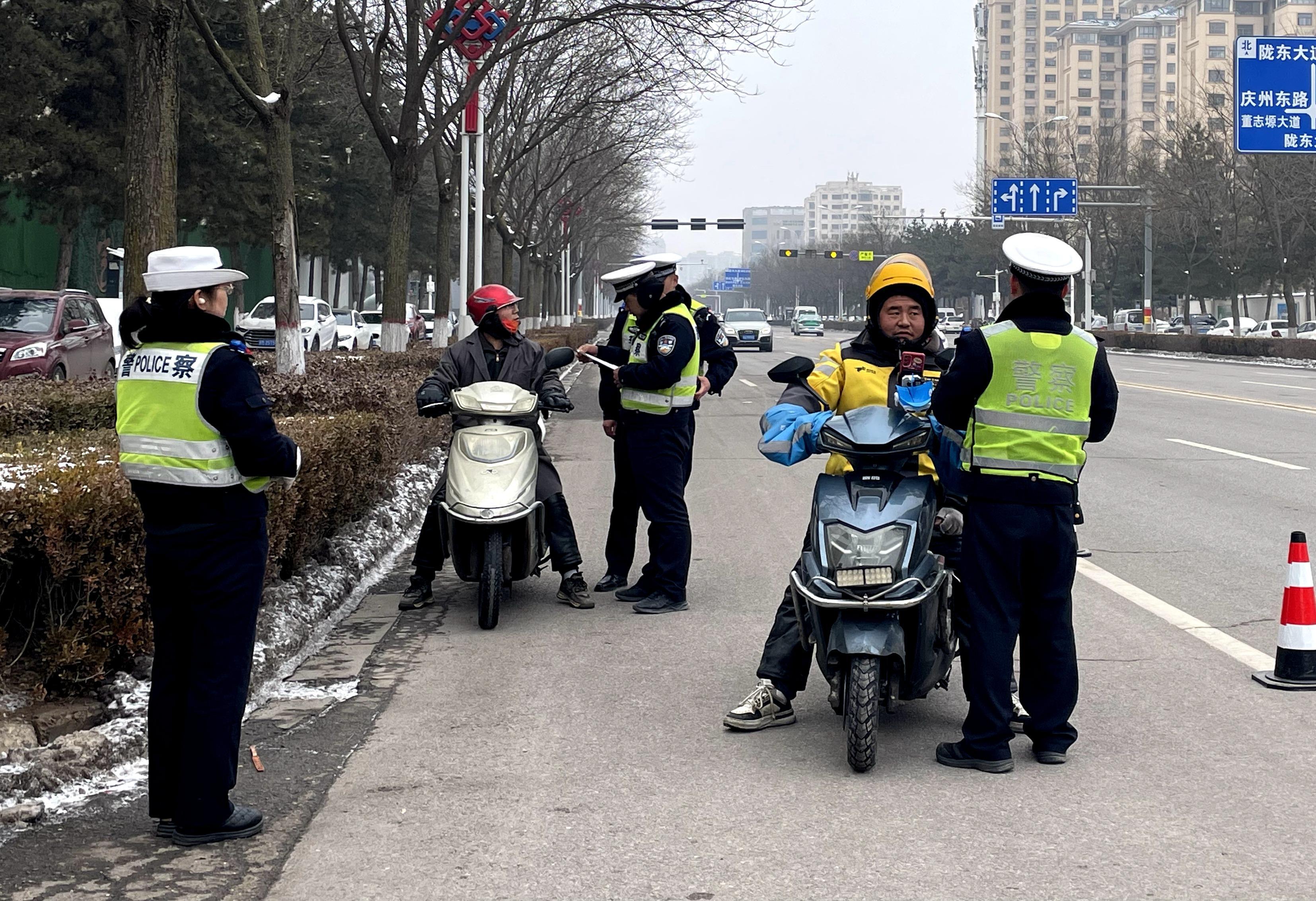 【創建文明城·慶陽在行動】西峰區持續開展交通秩序整治助力文明城市創建