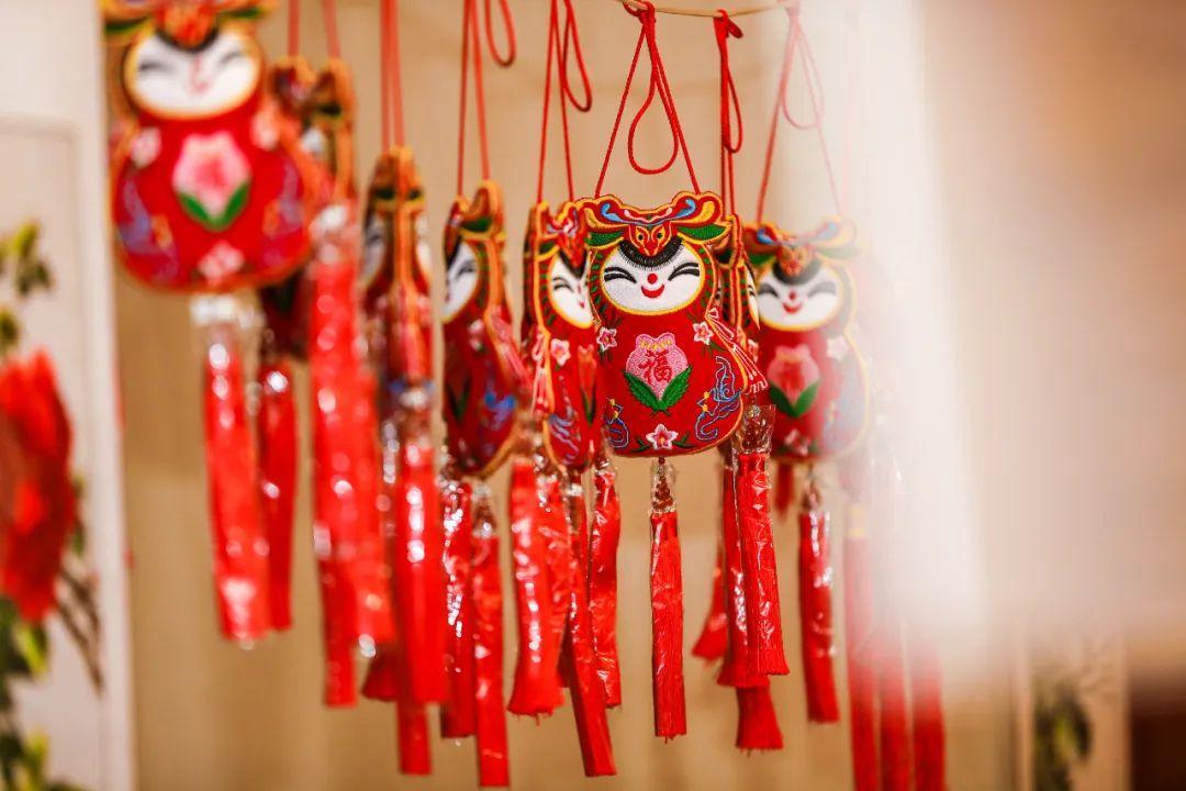 香約慶陽(yáng) 包容天下丨慶陽(yáng)香包，一針一線 送出如意祝福