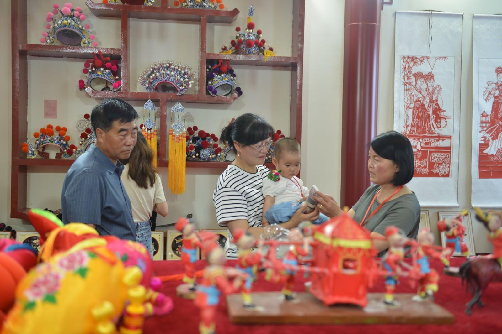 第十九屆慶陽香包民俗文化節開幕寧縣展區亮點紛呈