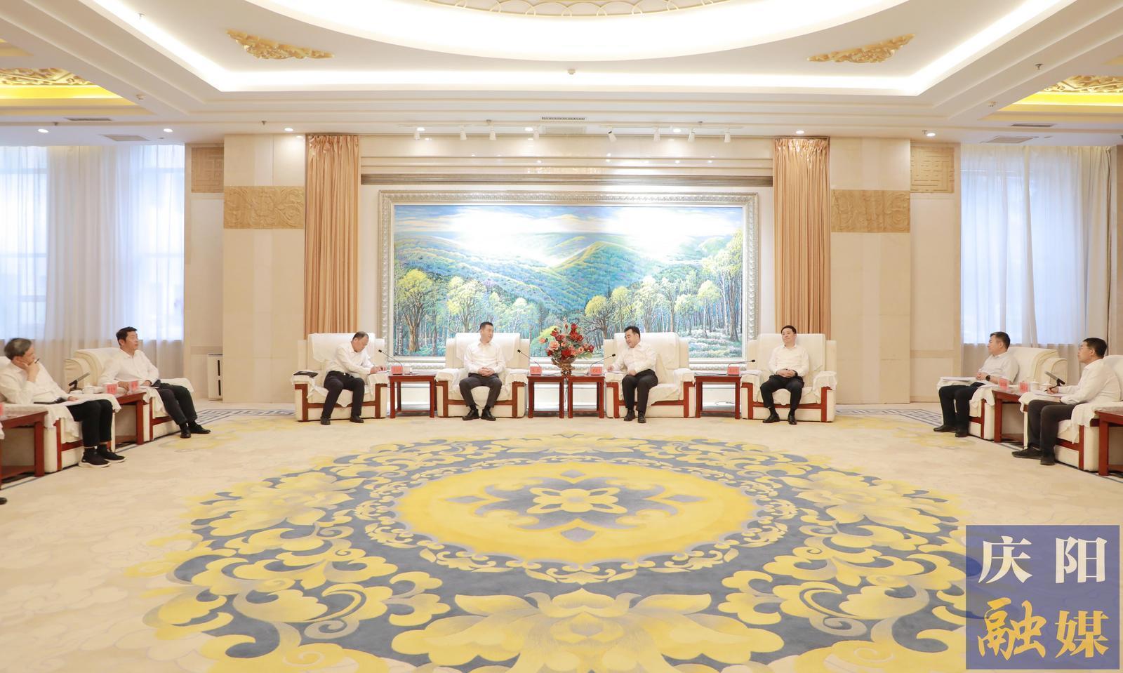 黃澤元周繼軍與國家郵政局副局長陳凱及郵政快遞企業總部負責人一行座談