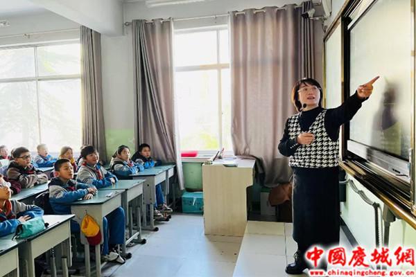 慶城縣博物館走進(jìn)慶城小學(xué)開展“探索錢幣歷史 傳承文化智慧” 主題社教活動