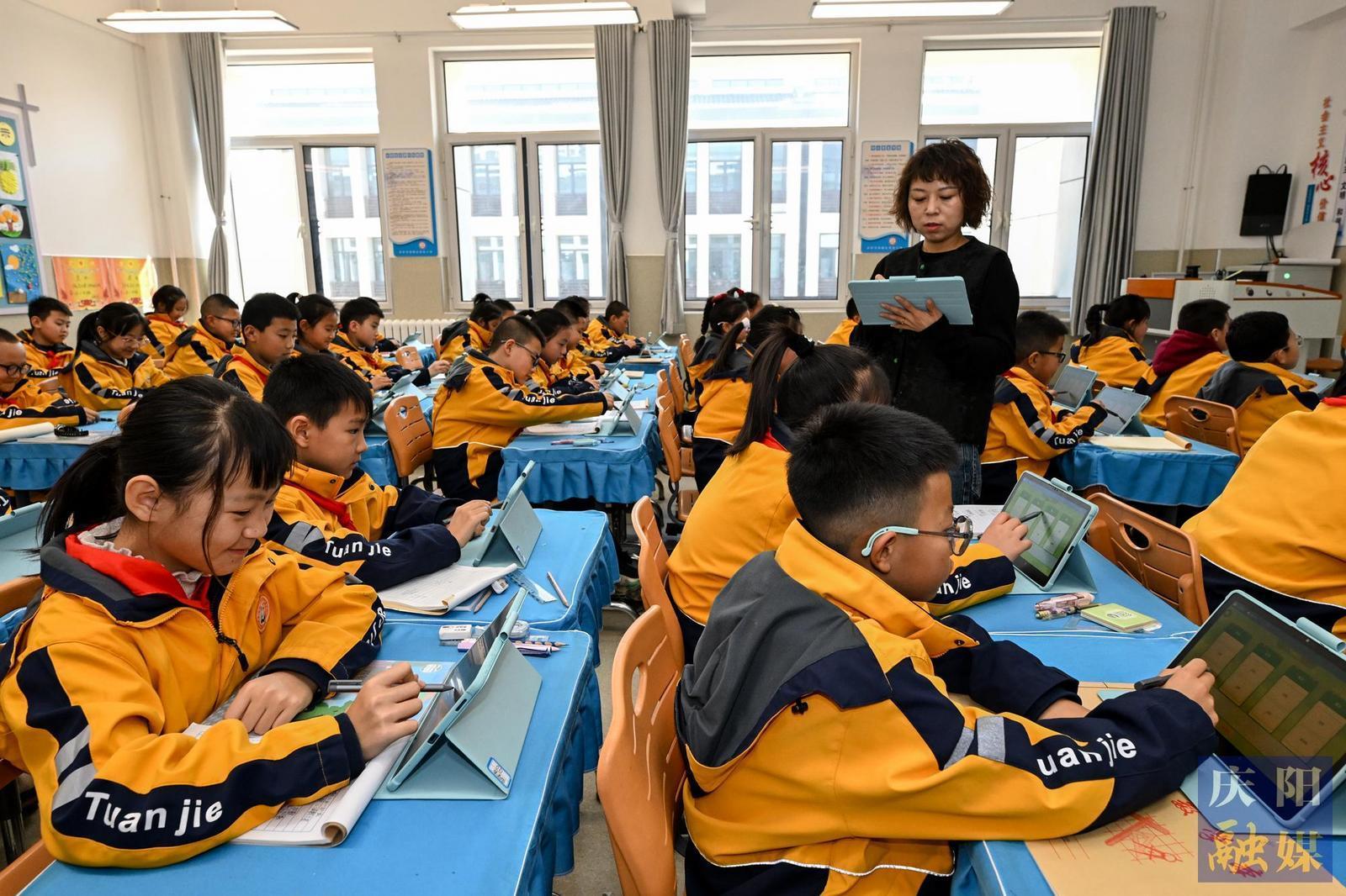 【攝影專題】老區教育煥發新生——慶陽教育數字化轉型一線見聞