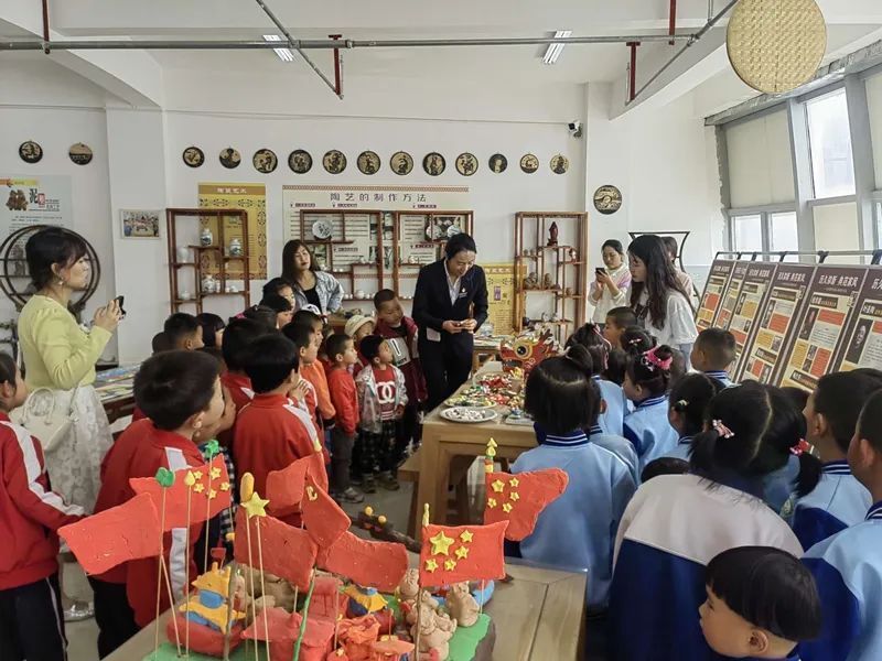 西峰區兩所幼兒園57名師生走進區青少年綜合實踐基地開展游學活動